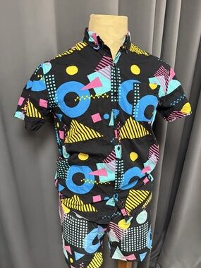 SUPER MASSIVE
Flash SS Button-down and shorts